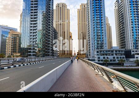 DUBAI, VAE - MÄRZ 2020: Blick auf Dubai Marina Stockfoto