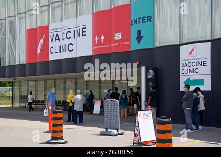 Toronto, Ontario, Kanada - 14. Juni 2021: Der Vordereingang der Impfklinik covid-19 in Toronto, Kanada. Stockfoto