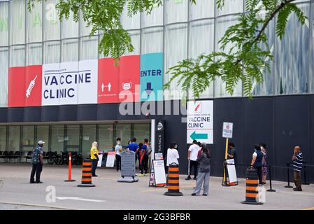 Toronto, Ontario, Kanada - 14. Juni 2021: Eingang der Impfklinik covid-19 in Toronto, Kanada. Stockfoto