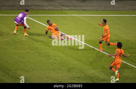 Torjubel: Denzel Dumfries (Niederlande), Owen Wijndal (Niederlande), Nathan Ake (Niederlande) Niederlande - Ukraine Amsterdam, 13.06.2021, Fussball, Stockfoto