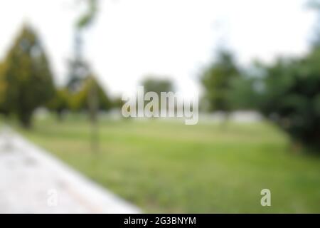 Unscharfe Naturlandschaft, verschwommenes Naturfoto für den Hintergrund. Stockfoto