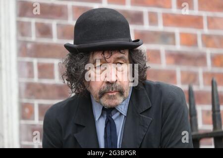 Der irische Schauspieler Stephen Rea protestiert vor 15 Usher's Island in Dublin, bekannt als das Haus der Toten, berühmt gemacht durch James Joyces Geschichte die Toten, aus Protest gegen die Erlaubnis eines Bord Pleanala, das Haus in ein Touristenhostel mit 54 Betten zu verwandeln. Bilddatum: Dienstag, 15. Juni 2021. Stockfoto