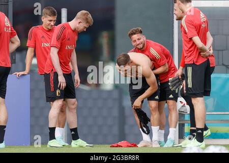 Der belgische Leandro Trossard und der belgische Dries Mertens, die während einer Trainingseinheit der belgischen Fußballnationalmannschaft Red Devils in Tubize, T, abgebildet wurden Stockfoto