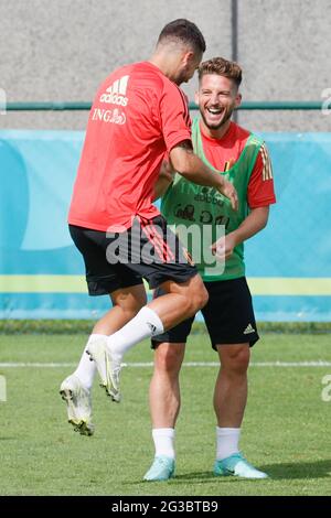 Belgiens Youri Tielemans und Belgiens Dries Mertens im Bild während einer Trainingseinheit der belgischen Fußballnationalmannschaft Red Devils in Tubize, TU Stockfoto