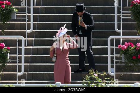 Rennfahrer während des Tages eines von Royal Ascot auf der Ascot Racecourse. Bilddatum: Dienstag, 15. Juni 2021. Stockfoto