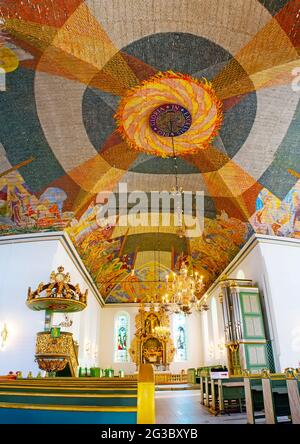 OSLO, NORWEGEN - SEP 28, 2010: Der Panoramablick auf den Gebetsraum der Osloer Kathedrale mit gemalten Dekorationen von Hugo Lous Mohr, am 28. September in Oslo Stockfoto