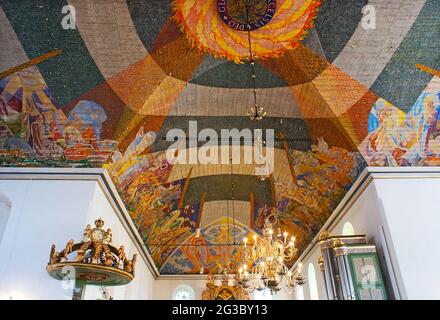 OSLO, NORWEGEN - SEP 28, 2010: Die bunten Gemälde an der Decke der Kathedrale von Oslo, am 28. September in Oslo Stockfoto