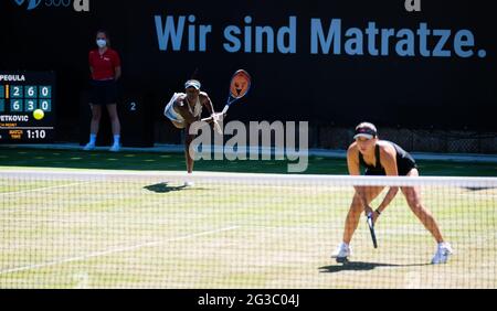 Jessica Pegula und Asia Muhammad aus den Vereinigten Staaten spielen am 14. Juni 2021 im Rot-Weiss Tennis Club in Berlin Doppel beim WTA 500 Tennisturnier 2021 bett1open - Foto Rob Prange / Spanien DPPI / DPPI / LiveMedia Stockfoto