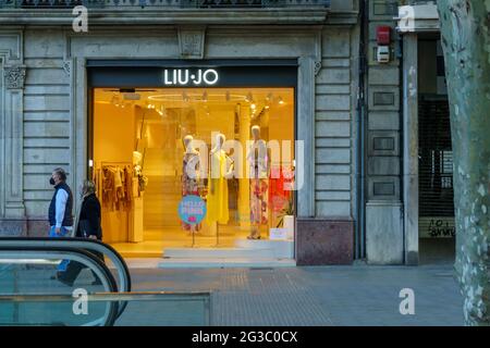 Barcelona, Spanien - 11. Mai 2021. Logo und Fassade Liu Jo, italienisches Modeunternehmen, das 1995 von den Brüdern Marchi gegründet wurde Stockfoto