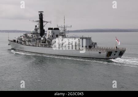 Die Royal Navy Typ 23 Fregatte HMS WESTMINSTER (F237) startet vom Marinestützpunkt Stockfoto
