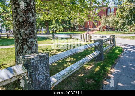 Woods Memorial Library aus der Sicht des Town Common in Barre, Massachusetts Stockfoto