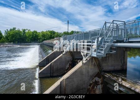 Terrebonne, Quebec, Kanada - 11. Juni 2021: Moulin-Neuf-Staudamm Stockfoto