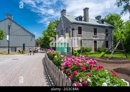 Terrebonne, Quebec, Kanada - 11. Juni 2021: Altes Gebäude von Île-des-moulins Stockfoto