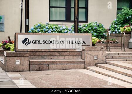 Girl Scouts des US-Hauptquartiers unterschreiben in New York City, USA Stockfoto