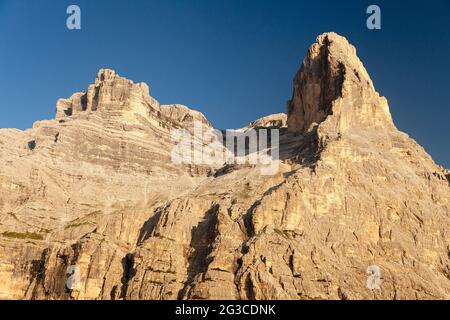 Morgenansicht des Monte Pelmo, einer der besten Berge der italienischen Dolomiten Stockfoto