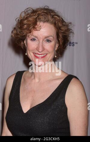 Lisa Banes nimmt am 21. Januar 2010 an der Eröffnungsnacht der Produktion von Noel Cowards „Present Laughter“ der Roundabout Theatre Company im American Airlines Theatre in New York City Teil. Foto: Henry McGee/MediaPunch Stockfoto