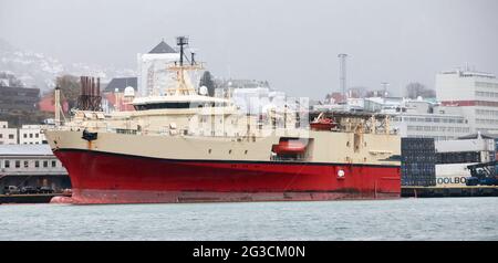 Bergen, Norwegen - 16. November 2017: Schiff Ramform Vanguard. Das Schiff Norwegian Research liegt im Hafen von Bergen Stockfoto