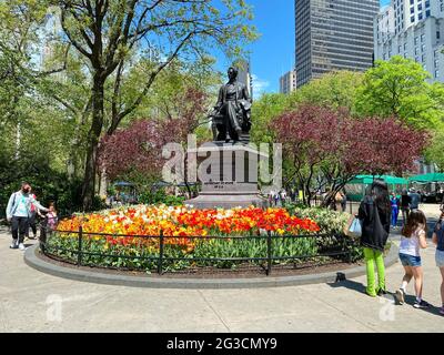 New York, NY, USA - 15. Juni 2021: Statue des Außenministers William Henry Seward im Madison Square Park Stockfoto