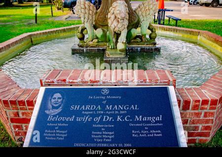 Der Sharda Mangal Memorial Fountain ist im Beach Park am 12. Juni 2021 in Pascagoula, Mississippi, abgebildet. Stockfoto