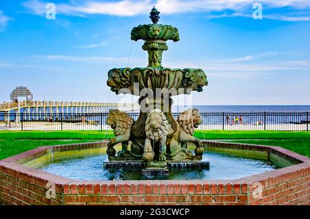 Der Sharda Mangal Memorial Fountain ist im Beach Park am 12. Juni 2021 in Pascagoula, Mississippi, abgebildet. Stockfoto