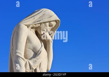 Kanada beraubt - Mutter Kanada (Statue einer trauernden Mutter) auf dem kanadischen National Vimy Memorial des Ersten Weltkriegs in Givenchy-en-Gohelle (Pas-de-Calais), Frankreich Stockfoto