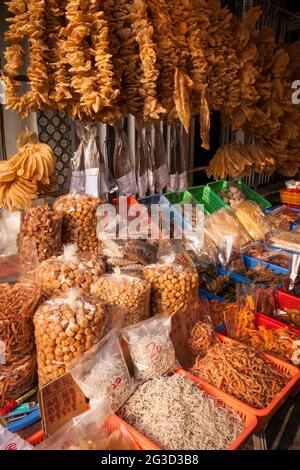 Getrocknete Meeresfrüchte zum Verkauf auf einem Straßenmarkt in Tai O, Lantau Island, Hong Kong Stockfoto