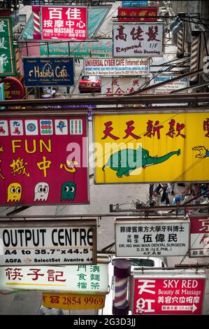 Schilder über der Stanley Street, Central, Hong Kong Island Stockfoto