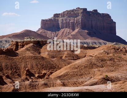GOBLIN VALLEY STATE PARK, UTAH - CA. AUGUST 2020: Hoodoos und Sandsteinformationen im Goblin Valley Satate Park, Utah. Stockfoto