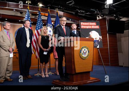 Washington, Usa. Juni 2021. Der US-Repräsentant Andy Biggs (R-AZ) spricht auf einer Pressekonferenz über die Einführung von Gesetzen im Repräsentantenhaus, um Dr. Anthony Fauci zu feuern. Kredit: SOPA Images Limited/Alamy Live Nachrichten Stockfoto