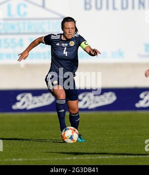 Llanelli, Großbritannien. Juni 2021. Rachel Corsie wurde während des Freundschaftsspiel der Frauen zwischen Wales und Schottland im Parc Y Scarlets in Aktion gesehen. (Endergebnis; Wales 0:1Schottland). (Foto von Graham Glendinning/SOPA Images/Sipa USA) Quelle: SIPA USA/Alamy Live News Stockfoto