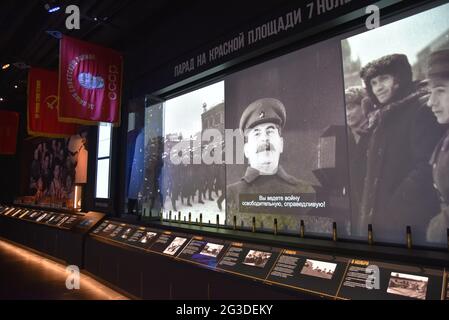 Moskau, Russland. Mai 2021. Im „Patriot Park“, der vom Verteidigungsministerium komplett neu errichtet wurde, befindet sich das größte Kriegsmuseum des Landes. Hier werden die Schrecken des Großen Vaterländischen Krieges, wie der Teil des Zweiten Weltkriegs in Russland offiziell genannt wird, mit modernster Multimedia-Technologie gedenkt. (An dpa-KORR: 'Geschichte als Spektakel: Vor 80 Jahren griff Hitler Stalin an') Quelle: Ulf Mauder/dpa/Alamy Live News Stockfoto