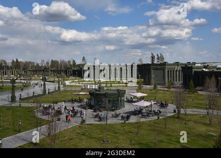 Moskau, Russland. Mai 2021. Der „Patriot Park“, der vom Verteidigungsministerium komplett neu erbaut wurde und auch das größte Kriegsmuseum des Landes beherbergt. Hier wird modernste Multimedia-Technologie eingesetzt, um an die Schrecken des Großen Vaterländischen Krieges zu erinnern, wie der Teil des Zweiten Weltkriegs in Russland offiziell genannt wird. (An dpa-KORR: 'Geschichte als Spektakel: Vor 80 Jahren griff Hitler Stalin an') Quelle: Ulf Mauder/dpa/Alamy Live News Stockfoto