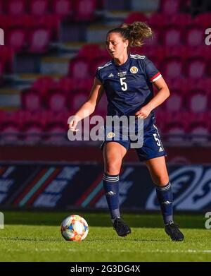 Llanelli, Großbritannien. Juni 2021. Brianna Westrup in Aktion gesehen während des Women's Friendly Fußballspiels zwischen Wales und Schottland im Parc Y Scarlets. (Endergebnis; Wales 0:1Schottland). Kredit: SOPA Images Limited/Alamy Live Nachrichten Stockfoto