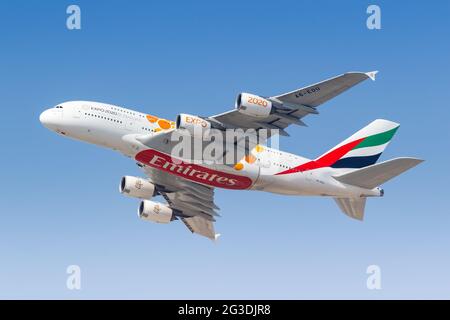 Dubai, Vereinigte Arabische Emirate - 22. Mai 2021: Emirates Airbus A380 in der Sonderlivery Expo 2020 am Flughafen Dubai (DXB) in den Vereinigten Arabischen Emiraten Stockfoto