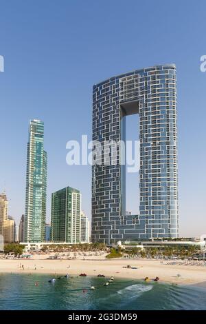 Dubai Jumeirah Beach JBR Marina Skyline Architektur Gebäude Reise Urlaub Portrait Format in Vereinigte Arabische Emirate Stadt Stockfoto