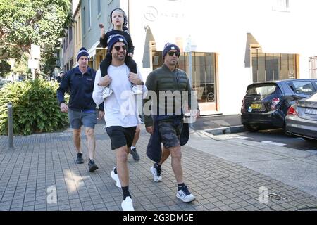 16. Juni 2021: BEAU RYAN und ANDREW JOHNS nehmen am 16. Juni 2021 in Sydney, NSW, Australien, am Charity Walk der Mark Hughes Foundation „The Big Three“ vom NRL-Hauptquartier zum Sydney Opera House Teil, um Geld und Bewusstsein für Hirntumoren zu schaffen (Foto: © Christopher Khoury/Australische Presseagentur über ZUMA Wire) Stockfoto