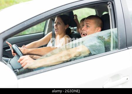 Schockierte Familie Angst vor Unfall während der Fahrt Stockfoto