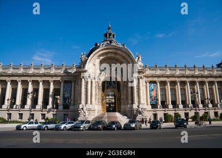 Paris, Frankreich Okt 3 2015: Petit Palais (kleiner Palast) Vorderansicht Eingangsfassade. Es beherbergt das Museum der Schönen Künste der Stadt Paris Stockfoto