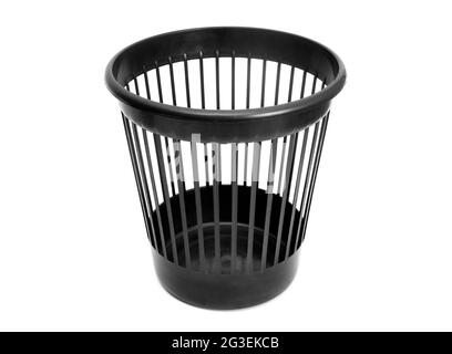 Leerer Papierbehälter für Büroabfälle, isoliert auf Weiß Stockfoto