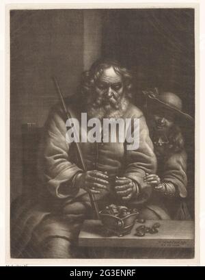 Der alte Mann wärmt seine Hände. Ein alter Mann wärmt seine Hände zu einem Glas zahme Kastanien. Lied hinter ihm ist ein lächelnder Junge, der seine Hand zur Wärmequelle ragt. Stockfoto