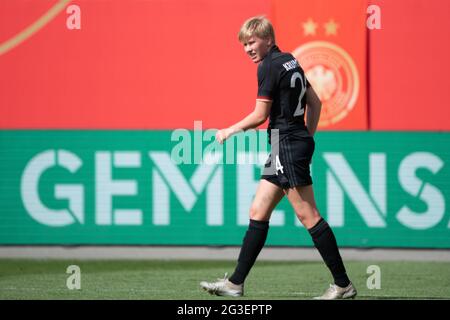 Offenbach Am Main, Deutschland. Juni 2021. Fußball, Frauen: Internationale, Deutschland - Chile im Stadion am Bieberer Berg. Paulina Krumbiegel in Deutschland. Quelle: Sebastian Gollnow/dpa/Alamy Live News Stockfoto