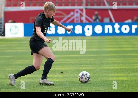 Offenbach Am Main, Deutschland. Juni 2021. Fußball, Frauen: Internationale, Deutschland - Chile im Stadion am Bieberer Berg. Paulina Krumbiegel in Deutschland. Quelle: Sebastian Gollnow/dpa/Alamy Live News Stockfoto