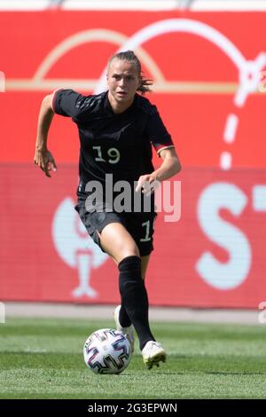 Offenbach Am Main, Deutschland. Juni 2021. Fußball, Frauen: Internationale, Deutschland - Chile im Stadion am Bieberer Berg. Deutschlands Klara Bühl. Quelle: Sebastian Gollnow/dpa/Alamy Live News Stockfoto