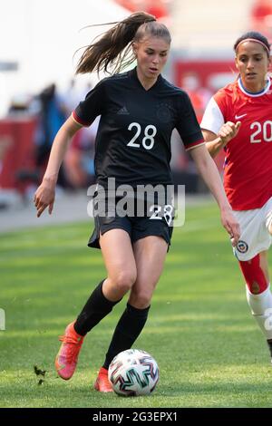 Offenbach Am Main, Deutschland. Juni 2021. Fußball, Frauen: Internationale, Deutschland - Chile im Stadion am Bieberer Berg. Die deutsche Marke Jule. Quelle: Sebastian Gollnow/dpa/Alamy Live News Stockfoto