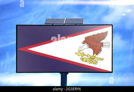 Plakatwand mit amerikanischer Samoa-Flagge und Solarbatterie auf blauem Himmel Hintergrund Stockfoto