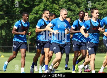 Die Spieler von Gent, die während des ersten Trainings der Saison 2021-2022 vom belgischen Fußballteam der ersten Liga KAA Gent in Aktion gezeigt wurden, am Mittwoch Stockfoto