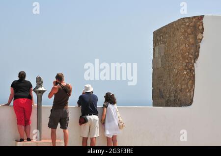 Touristen. Meer. Sonniger Tag Stockfoto