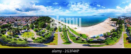 Schöner 360 Grad Panoramablick auf die Bucht von Burgas und den Burgas Sea Garden, Bulgarien. Stockfoto