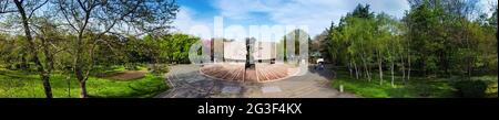 Luftaufnahme des Pantheon-Denkmals im Meeresgarten von Burgas, Bulgarien im Frühling. Stockfoto