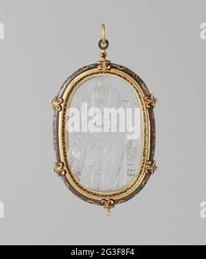 Medaillon mit der H. Helena mit Kreuz und Kaisern. Kleiderbügel aus Gold und Bergkristall. Im Bergkristall wird H. Helena mit Kreuz und Keizerskroon geschnitten. Stockfoto